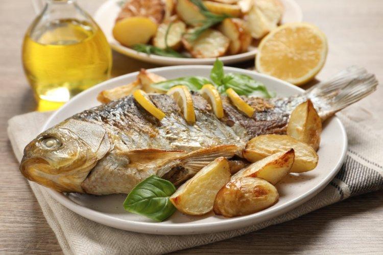 Baked Crucian Carp with Potatoes in an Air Fryer