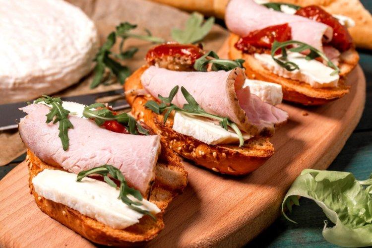 Bruschetta with Ham and Sun-Dried Tomatoes