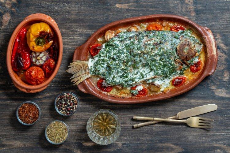 Crucian Carp with Vegetables in Sour Cream