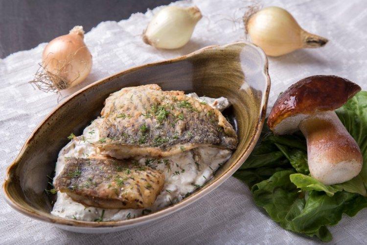 Crucian Carp with Mushrooms in Sour Cream