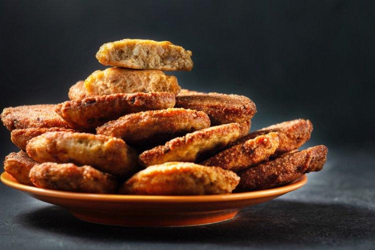 Huevas de carpa fritas con cebolla