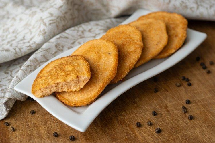 Tortitas de huevas de carpa con cebollino