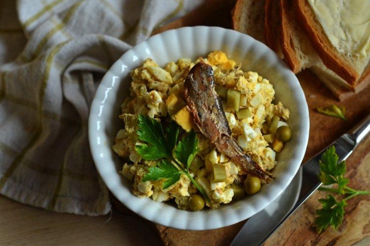 Paté de espadines con pepinillos