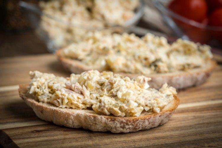Paté de espadines y patatas para sándwiches