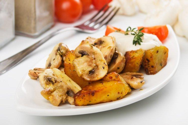 Potatoes with Mushrooms in Foil on the Grill