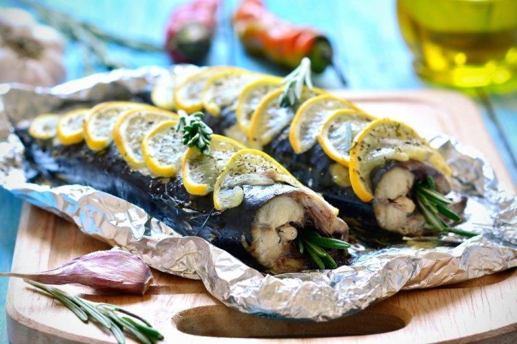 Mackerel with Lemon and Herbs in Foil on the Grill