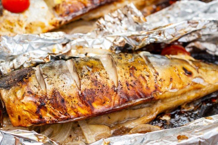 Mackerel with Onion and Mayonnaise in Foil on the Grill