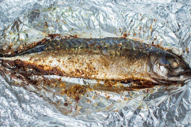 Mackerel with Mustard and Garlic in Foil on the Grill