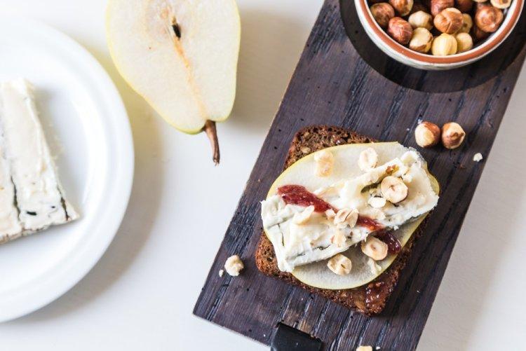 Sandwiches with Black Bread, Pear, and Cheese
