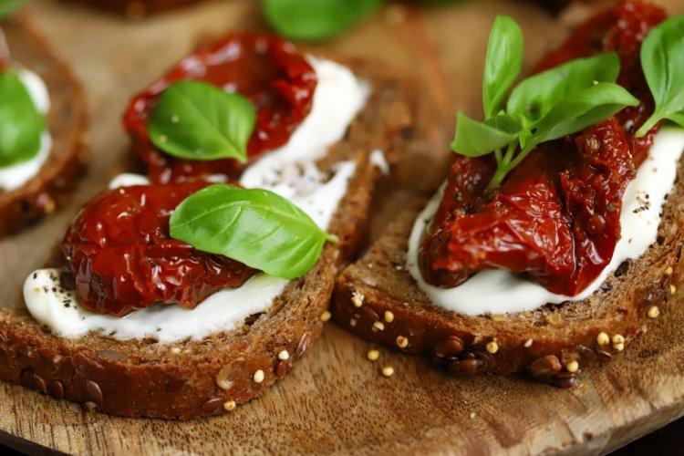 Sandwiches with Black Bread and Sun-Dried Tomatoes