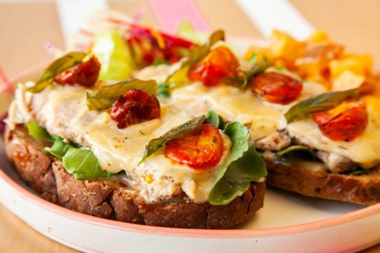 Sandwiches with Chicken, Tomato, and Black Bread