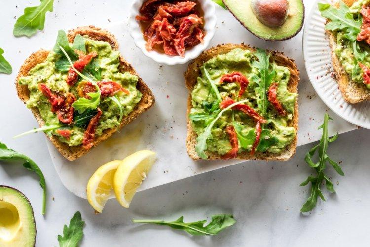 Sandwiches with Avocado and Sun-Dried Tomatoes