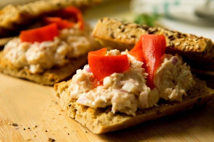 Sandwiches with Tuna and Sun-Dried Tomatoes