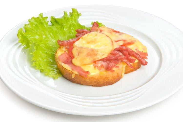 Hot Sandwiches with Sausage, Tomato, and Cheese