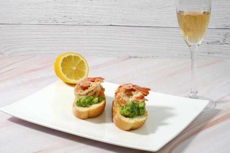Bruschetta with Avocado, Shrimp, and Salmon