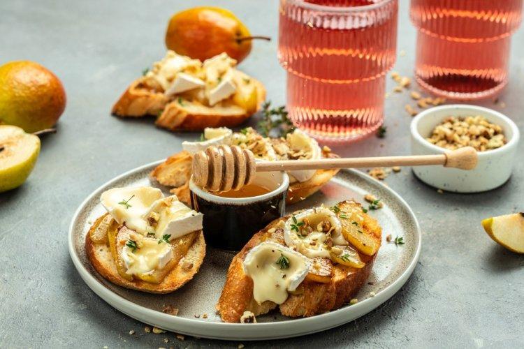 Ham, Pear, and Blue Cheese Sandwiches