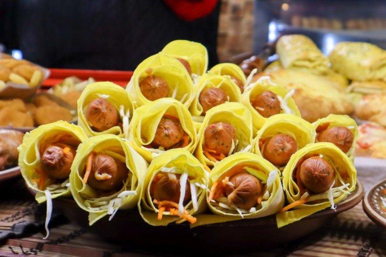 Sausages in Lavash with Korean Carrots
