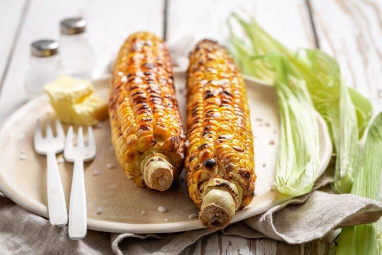 Grilled Corn with Garlic