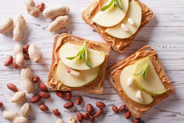Peanut Butter and Apple Sandwiches