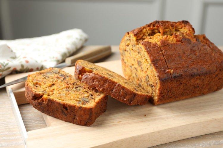 Carrot Cake with Walnuts and Vegetable Oil