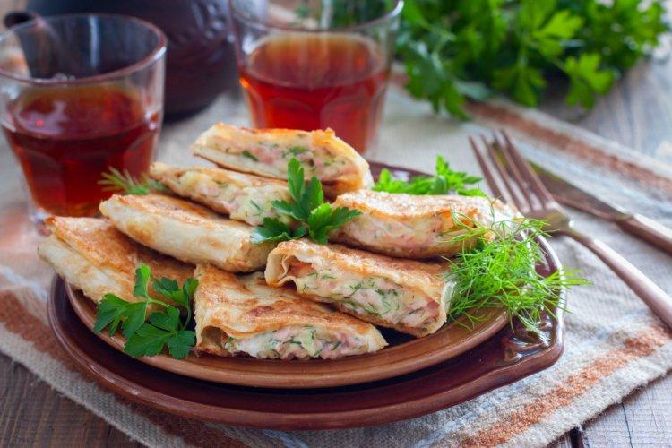 Lavash con jamón, requesón y queso