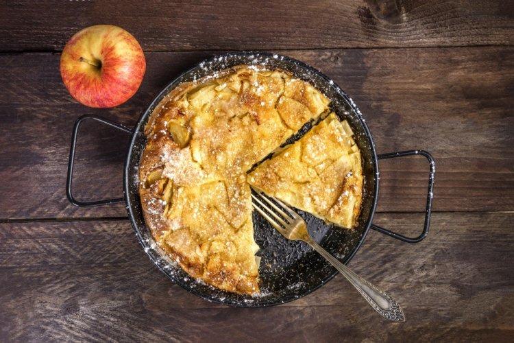 Puff Pastry Pie with Cottage Cheese and Apples