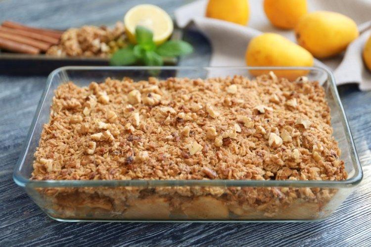 Pie with Oatmeal, Cottage Cheese, and Apples