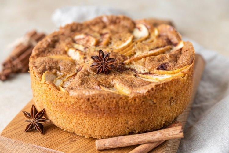 Charlotte con requesón, sémola y manzanas