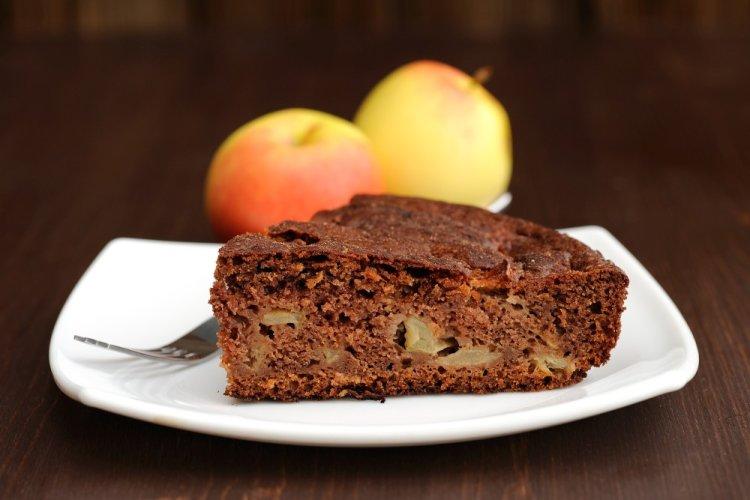 Charlotte de chocolate con requesón y manzanas