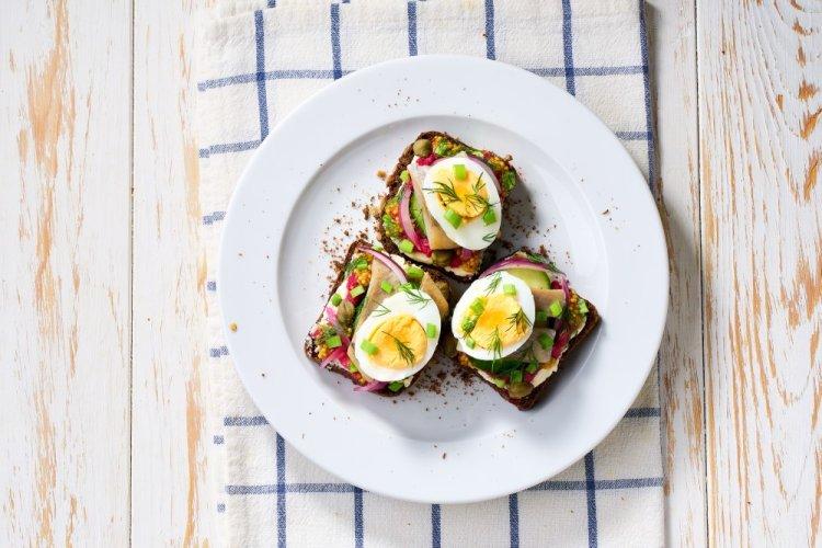 Herring Sandwiches with Pickled Cucumbers and Black Bread