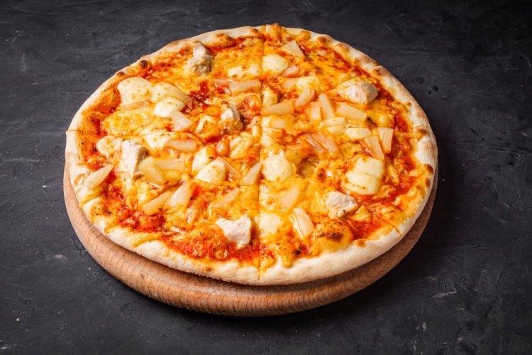 Pizza Hawaiana con masa de requesón