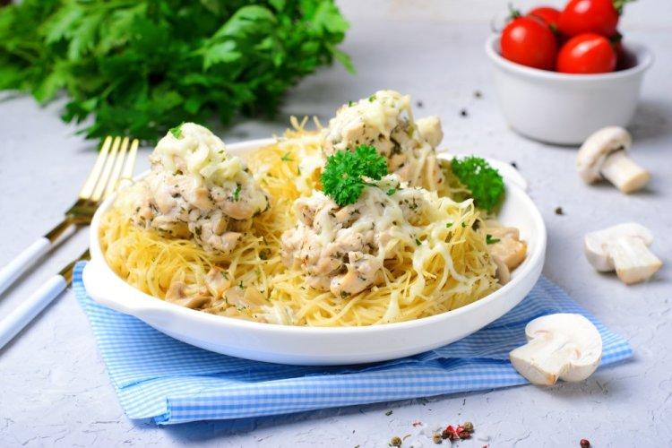 Pasta Nests with Minced Meat and Mushrooms in the Oven
