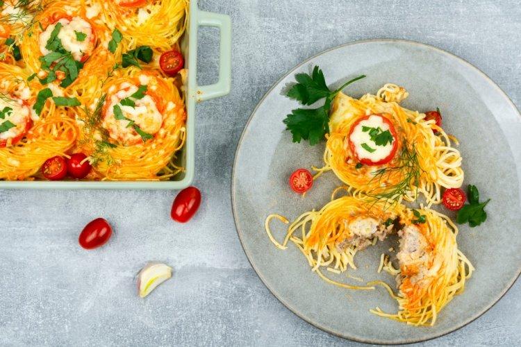 Pasta Nests with Minced Meat, Cherry Tomatoes, and Suluguni in the Oven