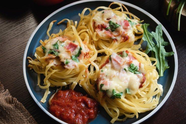 Pasta Nests with Minced Meat and Bacon in the Oven
