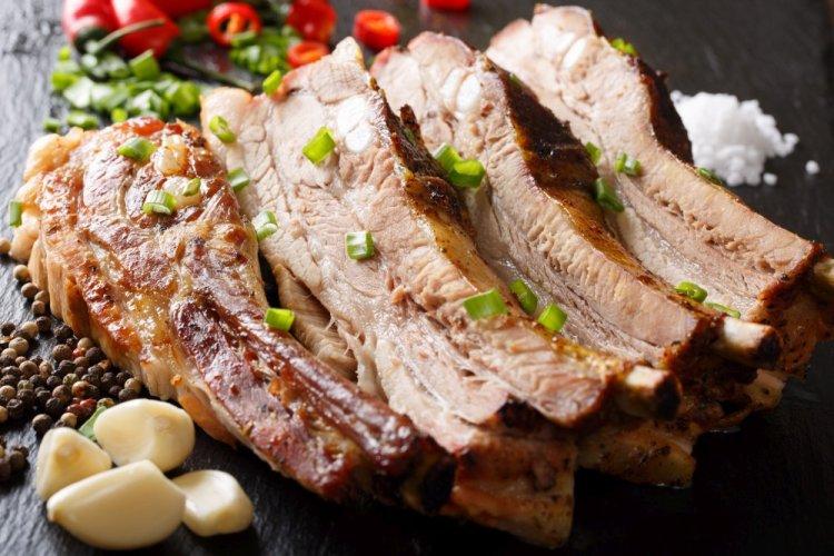 Baked Pork Ribs with Onions in a Roasting Bag