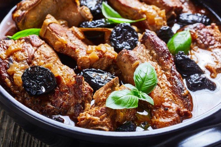 Pork Ribs with Prunes in the Oven