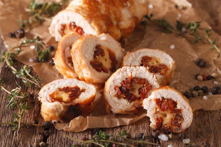 Rollitos de pollo con tomates secos