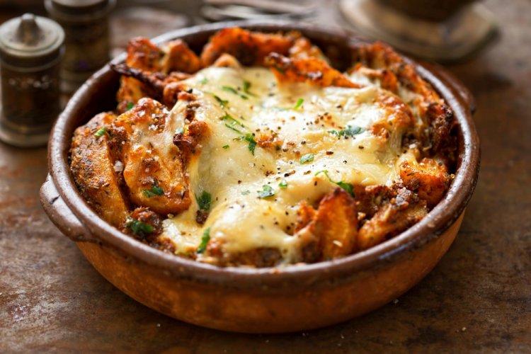 Patatas asadas con tomates secos y mozzarella