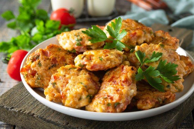 Albóndigas de pollo con tomates secos y hierbas