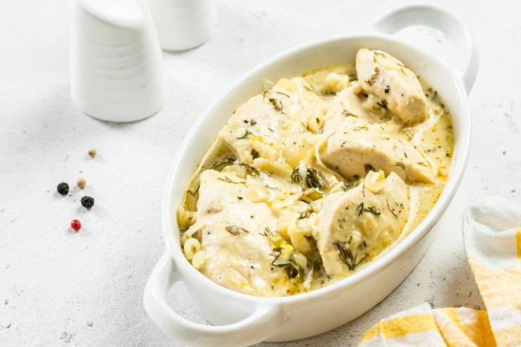 Poitrine de poulet à la sauce à la crème aigre