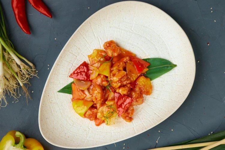 Poitrine de poulet rôtie en sauce aigre-douce