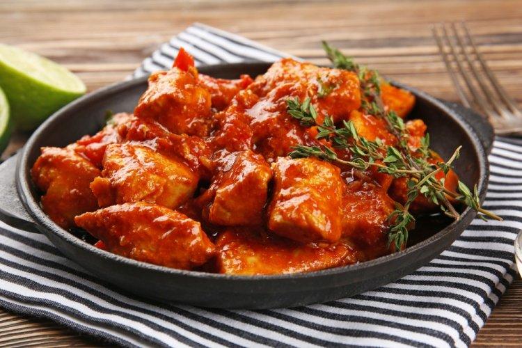Poitrine de poulet à la sauce tomate