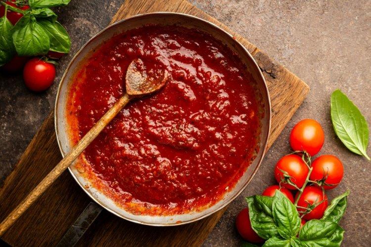 Classic Tomato Sauce with Basil