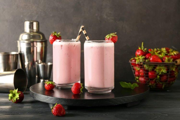 Strawberry Baileys and Milk Cocktail