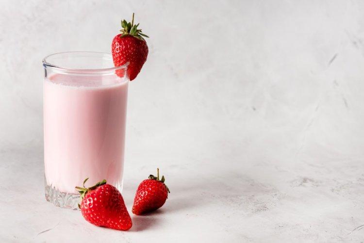 Strawberry Baileys and White Chocolate Liqueur Cocktail