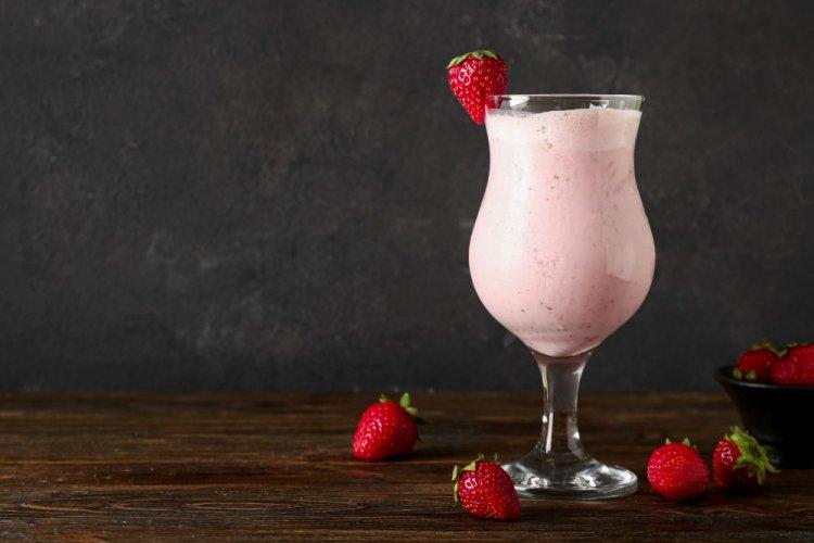 Strawberry Baileys and Banana Cocktail