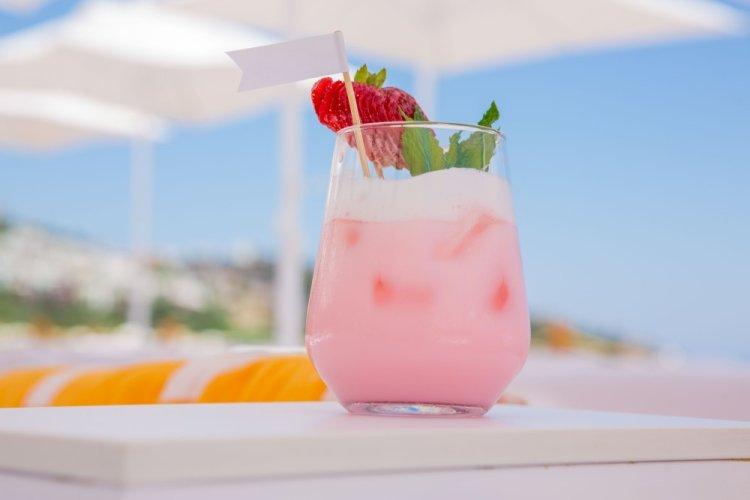 Strawberry Baileys and Strawberry Puree Cocktail