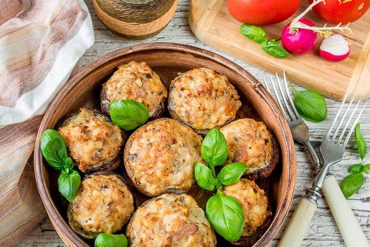 Champiñones rellenos - Recetas de platos calientes para cumpleaños