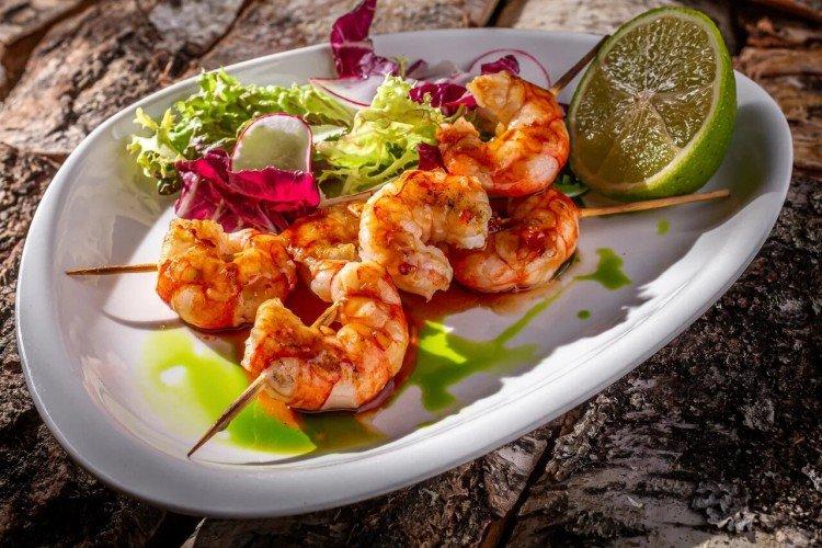 Brochetas de camarones - Recetas de platos calientes para cumpleaños