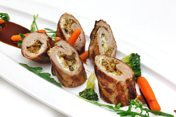 Rollo con champiñones y manzanas - Recetas de platos calientes para cumpleaños